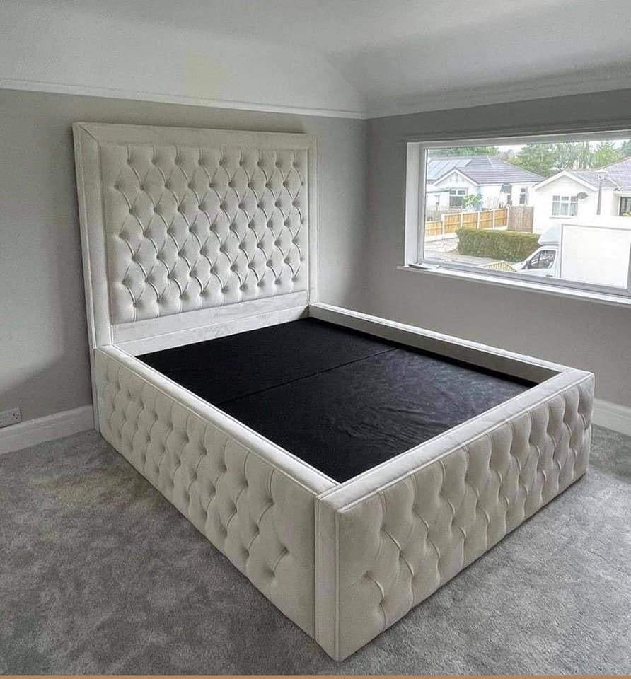 Alexander Chesterfield Bed