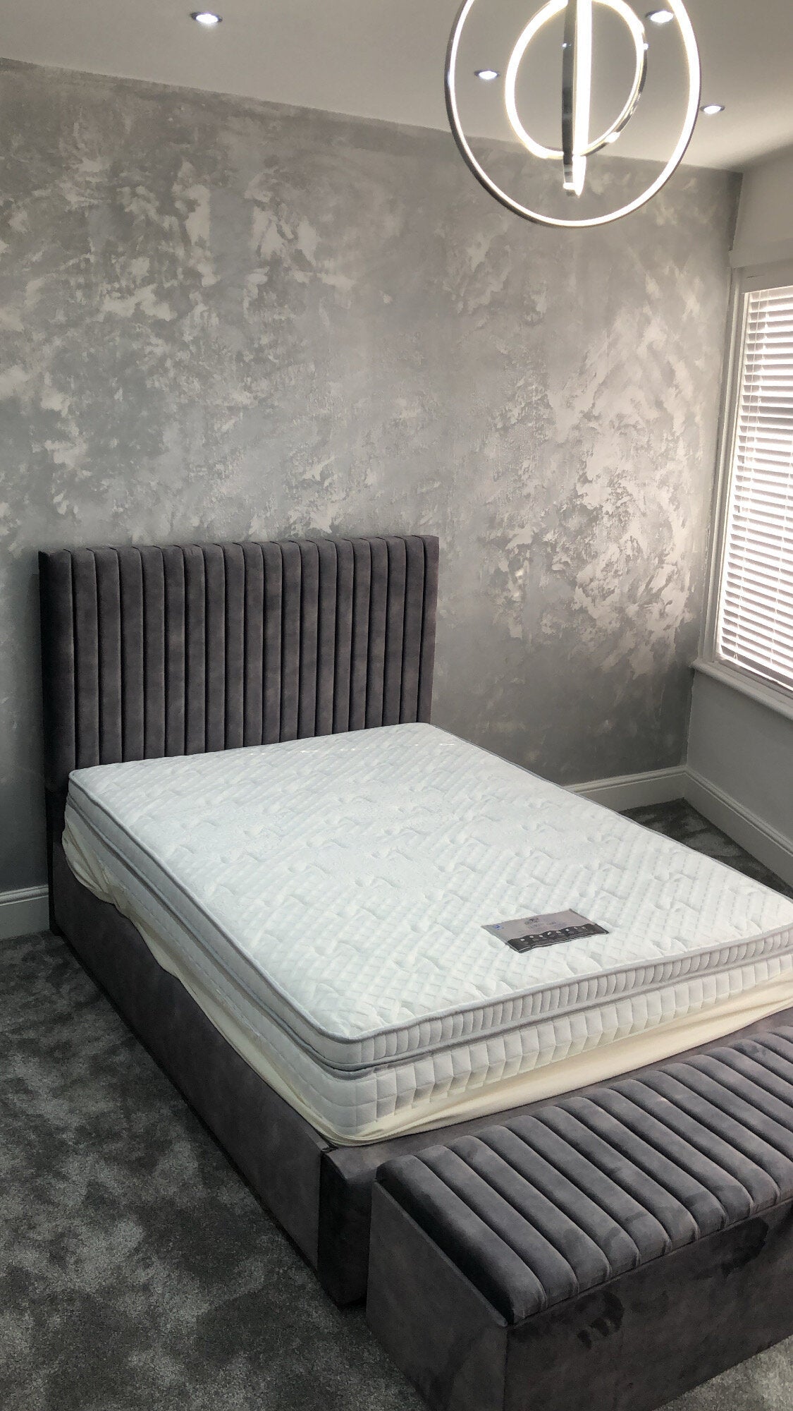 Olivia linear Bed