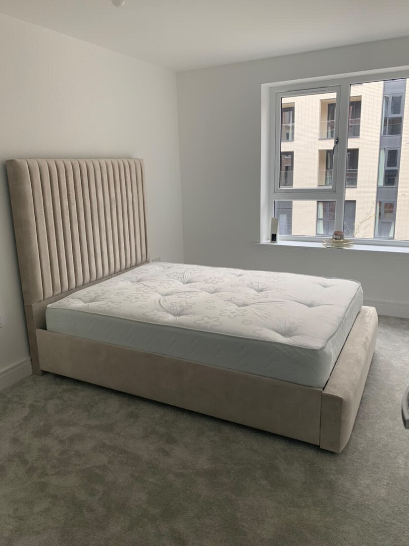 Olivia linear Bed