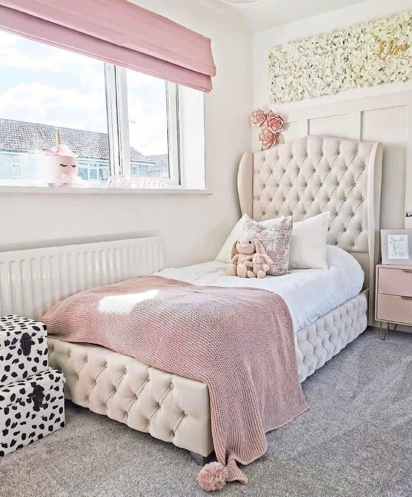 Victoria Upholstery Winged Bed