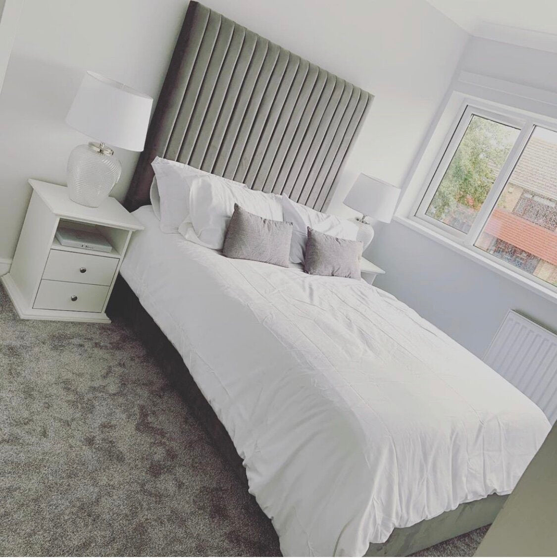 Olivia linear Bed