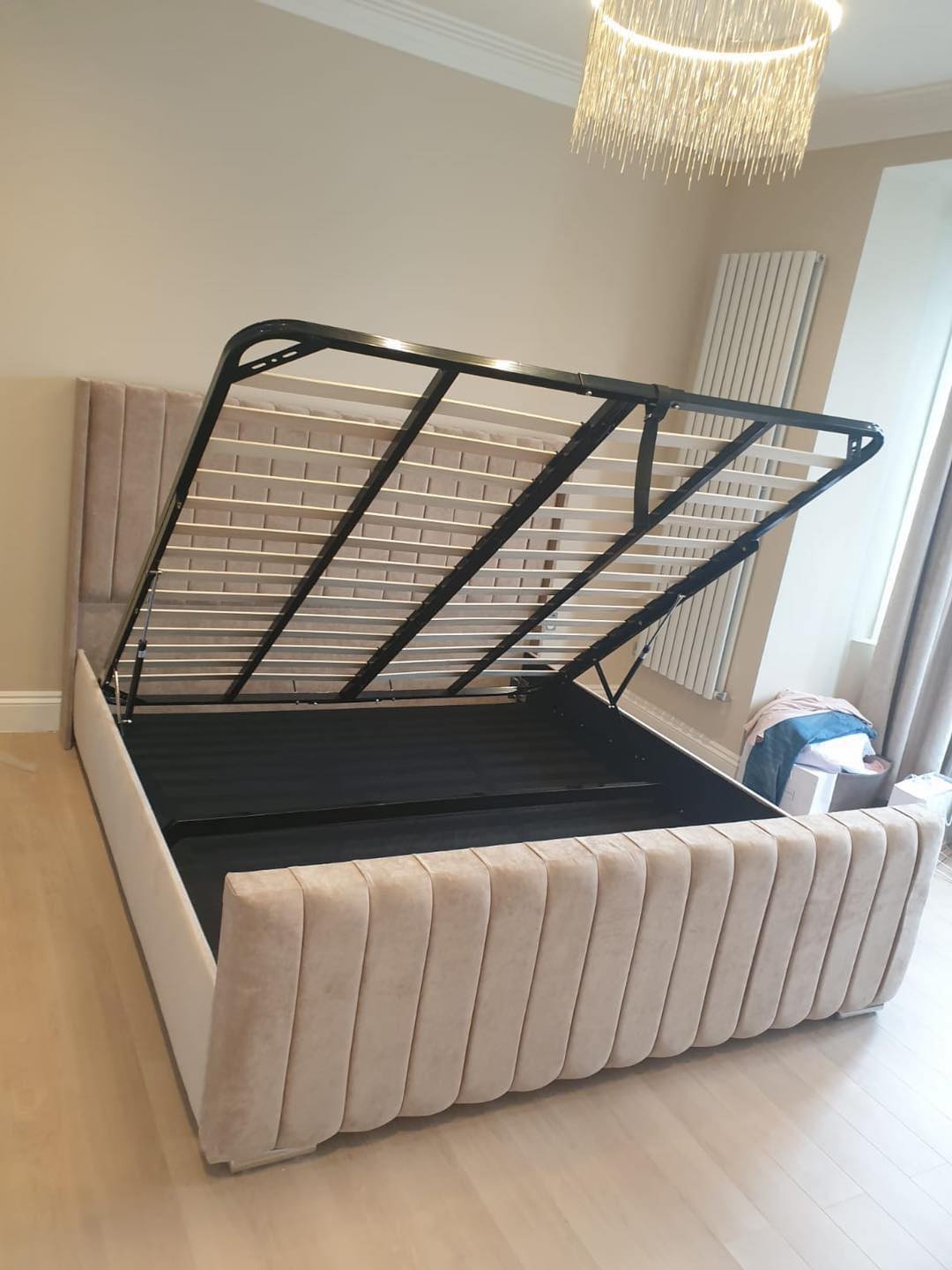 Stylish Lily Winged Bed